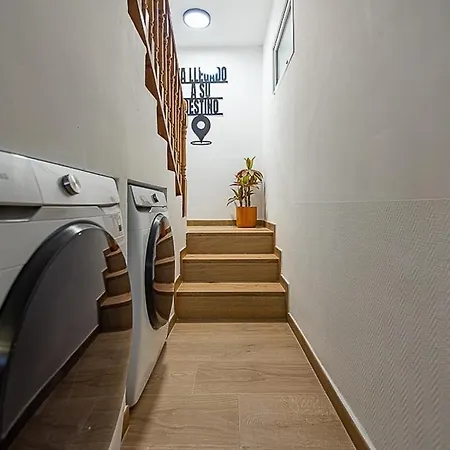 Pettit Lion شقة